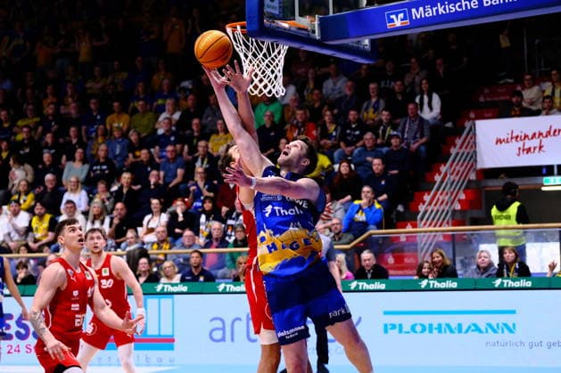 ProA Phoenix Hagen vs Nürnberg Falcons BC, Hagen, 15 03 2026, Ischelandhalle Hagen Fabian Bleck 10, Phoenix Hagen, PF on a lay-up ProA Phoenix Hagen vs Nürnberg Falcons BC, Hagen, 15 03 2026, Ischelandhalle Hagen Copyright: xBEAUTIFULxSPORTS Piepenstockx
