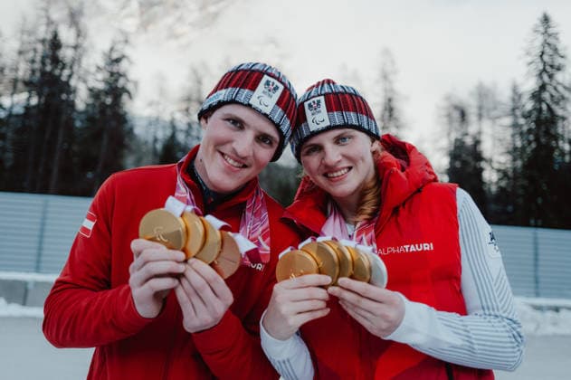PARALYMPICS - Winter Paralympics Milano Cortina 2026 CORTINA D AMPEZZO,ITALY,15.MAR.26 - PARALYMPICS, ALPINE SKIING - Paralympic Winter games, Winterspiele,Spiele, Summer games Milano Cortina 2026. Image shows Johannes Aigner (AUT) and Veronika Aigner (AUT). Keywords: medal  GEPAxpictures xAlexanderxSolc