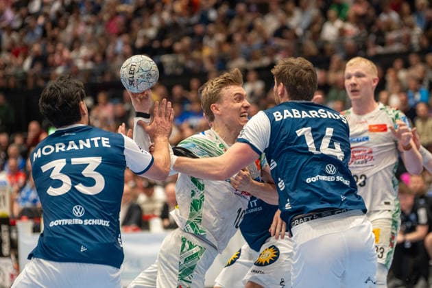 Duel between Eloy Morante Maldonado Bergischer HC 06, 33 , Gisli Kristjansson SC Magdeburg, 10 and Gerdas Barbarskas Bergischer HC 06, 14 Behind Magnus Saugstrup SC Magdeburg, 23 Bergischer HC 06 vs SC Magdeburg, Handball, DAIKIN Handball Bundesliga, 25 Matchday, Season 2025 2026, 15 03 2026 Bergischer HC 06 vs SC Magdeburg, Handball, DAIKIN Handball Bundesliga, 25 Matchday, Season 2025 2026, 15 03 2026 Duesseldorf Copyright: xEibner-Pressefoto ThomasxHaeslerx EP_THR