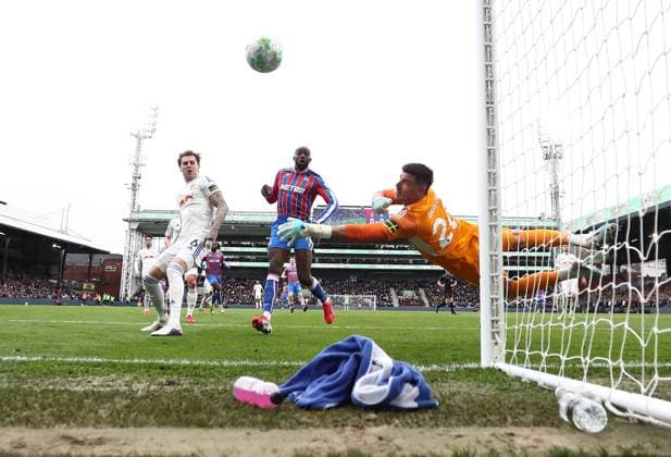 Karl Darlow of Leeds United makes a save Crystal Palace v Leeds United, Premier League, Football, Selhurst Park, London, UK - 15 Mar 2026London Selhurst Park United Kingdom EDITORIAL USE ONLY No use with unauthorised audio, video, data, fixture lists, club league logos or live services. Online in-match use limited to 120 images, no video emulation. No use in betting, games or single club league player publications. Copyright: xMichaelxZemanek Shutterstockx 16757310ae