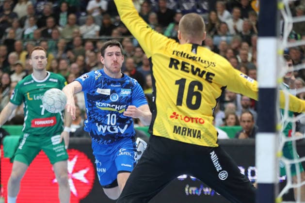 Handball DAIKIN HBL, SC DHfK Leipzig TVB Stuttgart 15 03 2026 Ivan Snajder 10, TVB Stuttgart throws against goalkeeper Tomas Mrkva 16, SC DHfK Leipzig Handball, DAIKIN HBL, 1 Bundesliga, Season 2025 2026, 25 Matchday SC DHfK Leipzig vs TVB Stuttgart on 15 03 2026 at Quarterback Immobilien Arena Leipzig Copyright: xBEAUTIFULxSPORTS JanxKaeferx