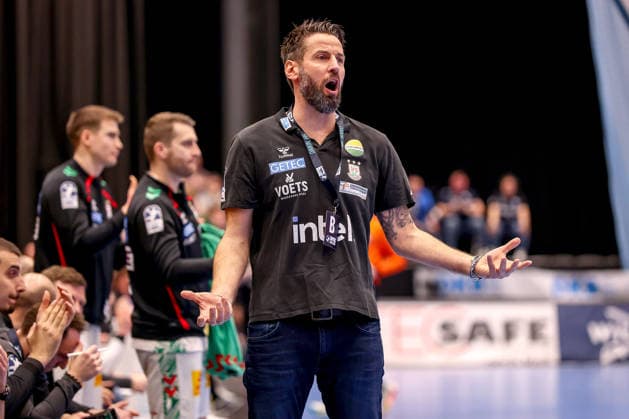 15 03 2026, Handball, HBL, Bergischer HC SC Magdeburg, Mitsubishi Electric HALLE Düsseldorf Head coach Bennet Wiegert SC Magdeburg hc gesticulating on the sidelines North Rhine-Westphalia Germany