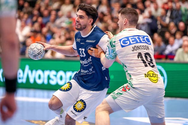 15 03 2026, Handball, HBL, Bergischer HC SC Magdeburg, Mitsubishi Electric HALLE Düsseldorf Eloy Morante Maldonado BHC 33 in a duel against Elvar Örn Jonsson SC Magdeburg 19 North Rhine-Westphalia Germany