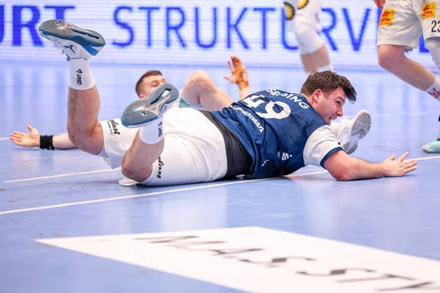 15 03 2026, Handball, HBL, Bergischer HC SC Magdeburg, Mitsubishi Electric HALLE Düsseldorf Aron Seesing BHC 49 lies on the floor North Rhine-Westphalia Germany