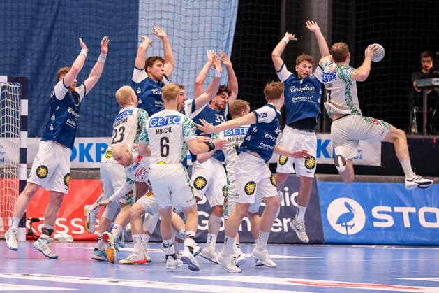 15.03.2026, Handball, HBL, Bergischer HC - SC Magdeburg, Mitsubishi Electric HALLE Düsseldorf: Die Mauer des BHC verteidigt gegen den Wurf von Felix Claar (SC Magdeburg 07) Nordrhein-Westfalen Deutschland *** 15 03 2026, Handball, HBL, Bergischer HC SC Magdeburg, Mitsubishi Electric HALLE Düsseldorf The BHC wall defends against Felix Claars throw SC Magdeburg 07 North Rhine-Westphalia Germany