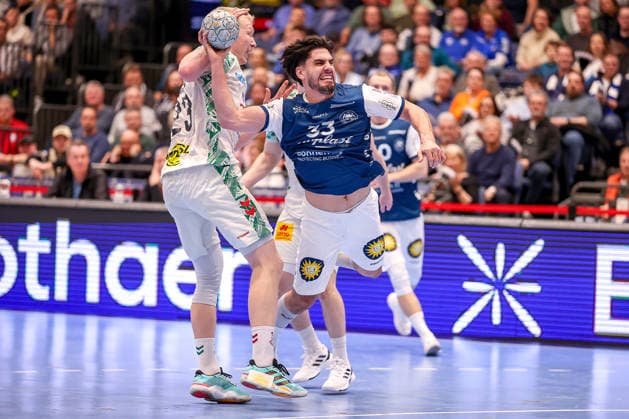 15 03 2026, Handball, HBL, Bergischer HC SC Magdeburg, Mitsubishi Electric HALLE Düsseldorf Eloy Morante Maldonado BHC 33 throws the ball on goal against Magnus Saugstrup Jensen SC Magdeburg 23 North Rhine-Westphalia Germany