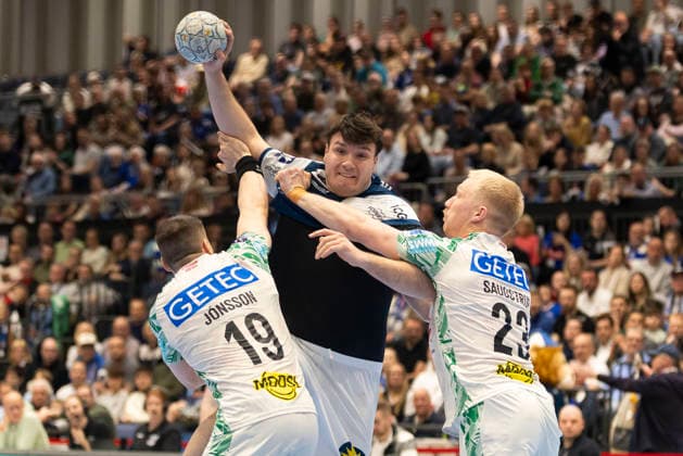 Bergischer HC vs SC Magdeburg, 15 03 2026 DUESSELDORF, GERMANY MARCH 15 Elias Scholtes 4, Bergischer HC during the HBL Bundesliga match between Bergischer HC vs SC Magdeburg at Mitsubishi Electric HALLE on Matchday 25 March 15, 2026 in Duesseldorf, Germany Copyright: xBEAUTIFULxSPORTS KennyxBeelex