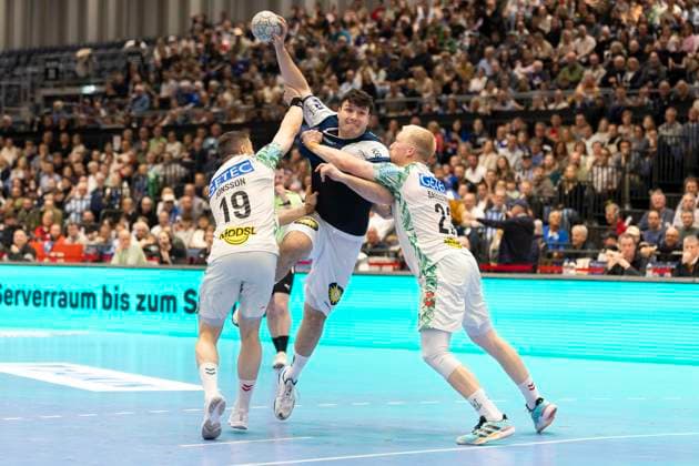 Bergischer HC vs SC Magdeburg, 15 03 2026 DUESSELDORF, GERMANY MARCH 15 Elias Scholtes 4, Bergischer HC during the HBL Bundesliga match between Bergischer HC vs SC Magdeburg at Mitsubishi Electric HALLE on Matchday 25 March 15, 2026 in Duesseldorf, Germany Copyright: xBEAUTIFULxSPORTS KennyxBeelex