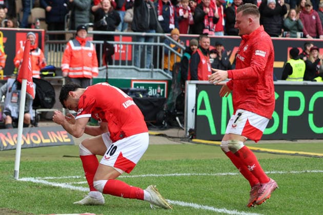 15 03 2026, xrekx, Fußball 2 Bundesliga, 1 FC Kaiserslautern Karlsruher SC v l Torjubel nach dem Tor zum celebrating the goal celebrate 3 0 durch Mahir Emreli 1 FC Kaiserslautern Marlon Ritter 1 FC Kaiserslautern DFL DFB REGULATIONS PROHIBIT ANY USE OF PHOTOGRAPHS as IMAGE SEQUENCES and or QUASI VIDEO Kaiserslautern