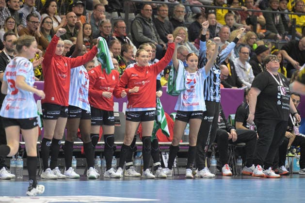 Cheering after parade goal on the bench of HSG Bensheim Auerbach HSG Bensheim Auerbach vs BVB Borussia Dortmund Handball, Handball, Women, DHB Pokal Haushahn Final 4, Final, Season 2025 2026, 15 03 2026 HSG Bensheim Auerbach vs BVB Borussia Dortmund Handball, Handball, Women, DHB Pokal Haushahn Final 4, Final, Season 2025 2026, 15 03 2026 Stuttgart Copyright: xEibner-Pressefoto TobiasxBaurx EP_TBR