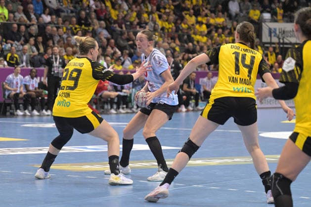 Matilda Ehlert HSG Bensheim Auerbach, 10 in duel with Emma Olsson BVB Borussia Dortmund Handball, 29 HSG Bensheim Auerbach vs BVB Borussia Dortmund Handball, Handball, Women, DHB Pokal Haushahn Final 4, Final, Season 2025 2026, 15 03 2026 HSG Bensheim Auerbach vs BVB Borussia Dortmund Handball, Handball, Women, DHB Pokal Haushahn Final 4, Final, Season 2025 2026, 15 03 2026 Stuttgart Copyright: xEibner-Pressefoto TobiasxBaurx EP_TBR