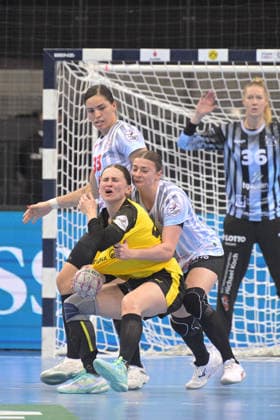 Kaja Kamp Nielsen BVB Borussia Dortmund Handball, 21 in duel with Isabell Hurst HSG Bensheim Auerbach, 05 and Lucie Marie Kretzschmar HSG Bensheim Auerbach, 33 HSG Bensheim Auerbach vs BVB Borussia Dortmund Handball, Handball, Women, DHB Cup Haushahn Final 4, Final, Season 2025 2026, 15 03 2026 HSG Bensheim Auerbach vs BVB Borussia Dortmund Handball, Handball, Women, DHB Cup Haushahn Final 4, Final, Season 2025 2026, 15 03 2026 Stuttgart Copyright: xEibner-Pressefoto TobiasxBaurx EP_TBR