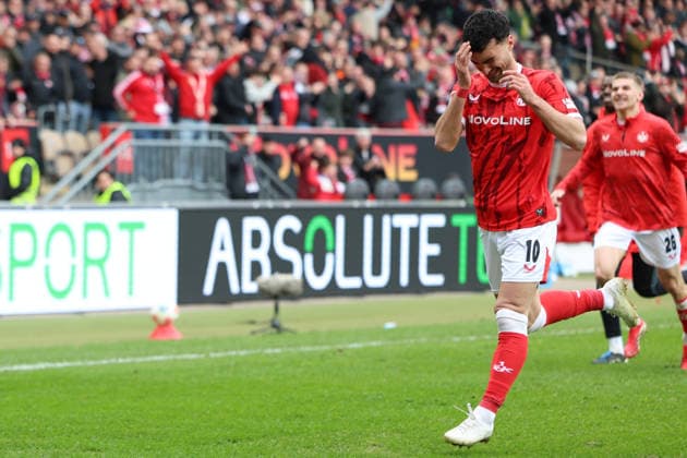 15 03 2026, xrekx, Fußball 2 Bundesliga, 1 FC Kaiserslautern Karlsruher SC v l Torjubel nach dem Tor zum celebrating the goal celebrate 3 0 durch Mahir Emreli 1 FC Kaiserslautern DFL DFB REGULATIONS PROHIBIT ANY USE OF PHOTOGRAPHS as IMAGE SEQUENCES and or QUASI VIDEO Kaiserslautern