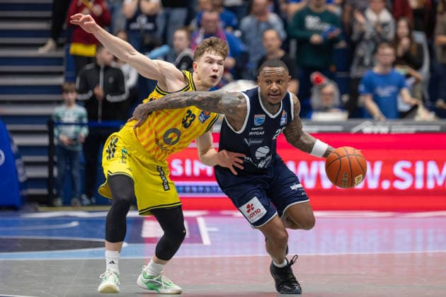Bebbet Hundt Alba, 33 , Charles Callison MBC, 23 , Syntainics MBC vs ALBA BERLIN, Basketball, 1 Bundesliga, Men, 24 Matchday, Season 2025 26, 15 03 2026 Weißenfels Stadthalle Sachsen Anhalt Germany