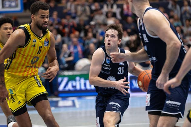 Norris Agbakoko Albe, 17 , Spencer Reaves MBC, 31 , Jure Planinic MBC, 44 , Syntainics MBC vs ALBA BERLIN, Basketball, 1 Bundesliga, Men, 24 Matchday, Season 2025 26, 15 03 2026 Weißenfels Stadthalle Sachsen Anhalt Germany