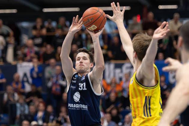 Spencer Reaves MBC, 31 , Bebbet Hundt Alba, 33 , Syntainics MBC vs ALBA BERLIN, Basketball, 1 Bundesliga, Men, 24 Matchday, Season 2025 26, 15 03 2026 Weißenfels Stadthalle Sachsen Anhalt Germany