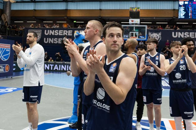 MBC players after the 99 68 home win, Syntainics MBC vs ALBA BERLIN, Basketball, 1 Bundesliga, Men, 24 Matchday, Season 2025 26, 15 03 2026 Weißenfels Stadthalle Sachsen Anhalt Germany