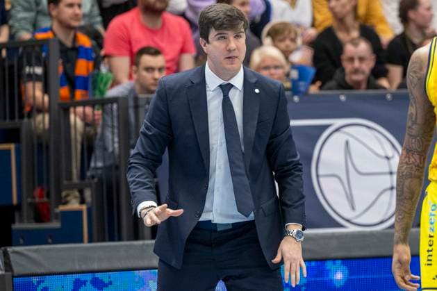 EasyCredit Basketball Bundesliga 2025 2026 Syntainics MBC vs Alba Berlin Weissenfels, Germany 15 March 2026 In the picture Coach Pedro Calles Berlin Weissenfels Stadthalle Weissenfels Saxony Anhalt Germany