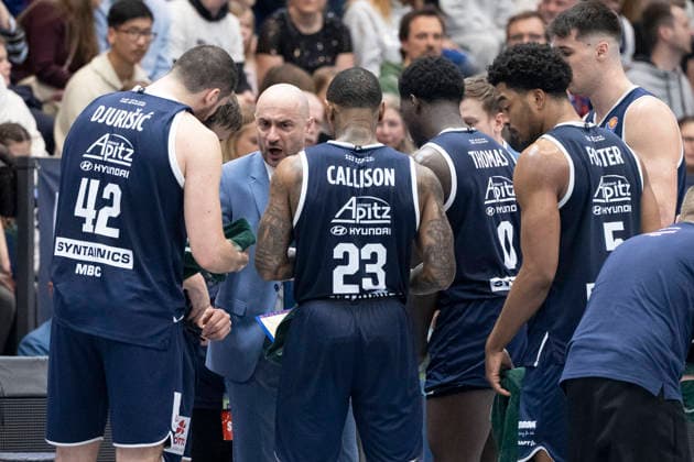 EasyCredit Basketball Bundesliga 2025 2026 Syntainics MBC vs Alba Berlin Weissenfels, Germany 15 March 2026 Pictured from left Nemanja Djurisic Weissenfels , Coach Milenko Bogicevic Weissenfels , Charles Callison Weissenfels , w0 and Marcus Foster Weissenfels Weissenfels Stadthalle Weissenfels Sachsen Anhalt Germany
