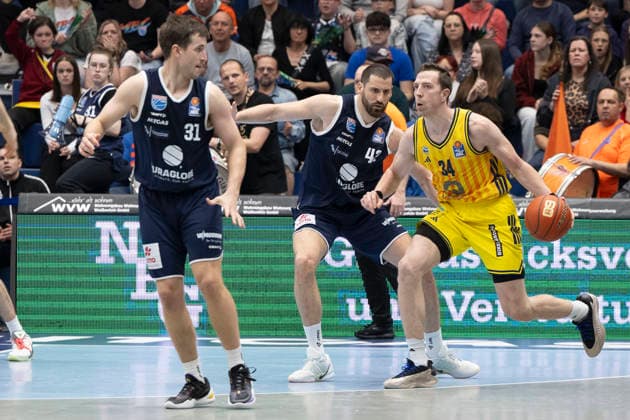 EasyCredit Basketball Bundesliga 2025 2026 Syntainics MBC vs Alba Berlin Weissenfels, Germany 15 March 2026 Pictured from left Spencer Reaves Weissenfels , Nemanja Djurisic Weissenfels and Justin Bean Berlin Weissenfels Stadthalle Weissenfels Sachsen Anhalt Germany