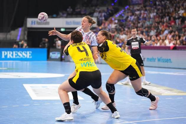Scene with Matilda Ehlert 10 HSG Bensheim Auerbach and Guro Nestaker 33 Borussia Dortmund Haushahn Final4 Final HSG Bensheim Auerbach vs Borussia Dortmund Copyright: xspeedshotx