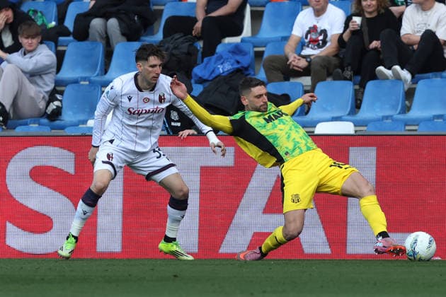 Sassuolo s Domenico Berardi fight for the ball with Bologna s Juan Miranda during the Serie A soccer match between Sassuolo and Bologna at the Mapei Stadium Citta™ del Tricolore in Reggio Emilia - sunday, March 15, 2026. - Soccer .  Copyright: xGiannixSantandrea LaPressex