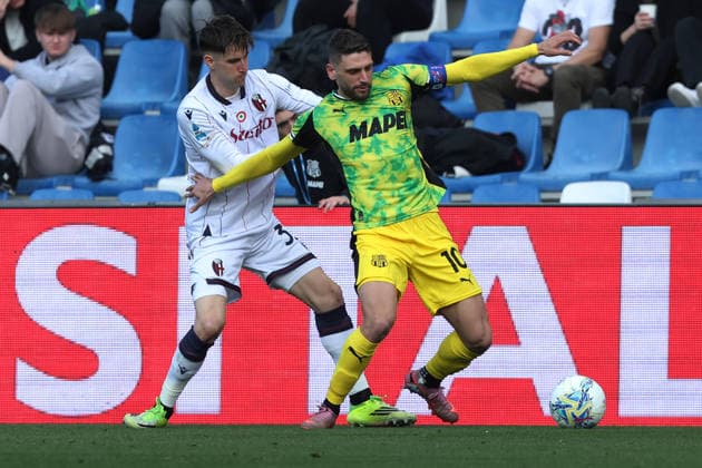 Sassuolo s Domenico Berardi fight for the ball with Bologna s Juan Miranda during the Serie A soccer match between Sassuolo and Bologna at the Mapei Stadium Citta™ del Tricolore in Reggio Emilia - sunday, March 15, 2026. - Soccer .  Copyright: xGiannixSantandrea LaPressex