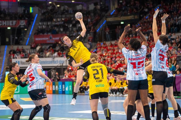 Handball I Women I Season 2025 2026 I DHB Cup Final 4 I Final I HSG Bensheim Auerbach Borussia Dortmund I 15 03 2026 Alieke van Maurik 14, Borussia Dortmund in the throw Stuttgart Porsche Arena Baden Württemberg Germany Copyright: xLobeca MaxxPetershansx