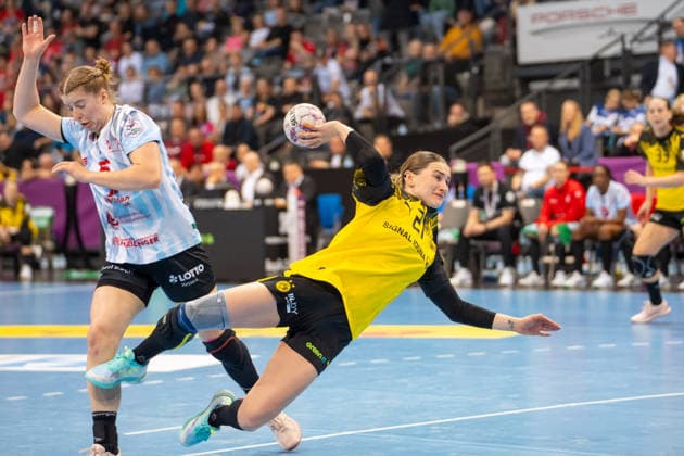 Handball I Women I Season 2025 2026 I DHB Cup Final 4 I Final I HSG Bensheim Auerbach Borussia Dortmund I 15 03 2026 Kaja Kamp Nielsen 21, Borussia Dortmund in the throw Stuttgart Porsche Arena Baden Württemberg Germany Copyright: xLobeca MaxxPetershansx