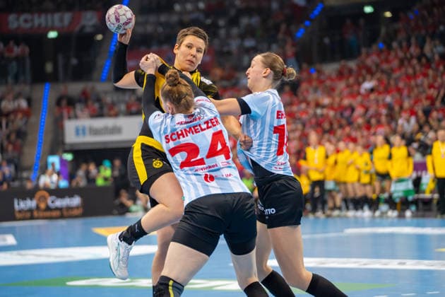 Handball I Women I Season 2025 2026 I DHB Cup Final 4 I Final I HSG Bensheim Auerbach Borussia Dortmund I 15 03 2026 Alina Grijseels 4, Borussia Dortmund defended in the throw by Meike Schmelzer 24, HSG Bensheim Auerbach and Matilda Ehlert 10, HSG Bensheim Auerbach Stuttgart Porsche Arena Baden Württemberg Germany Copyright: xLobeca MaxxPetershansx