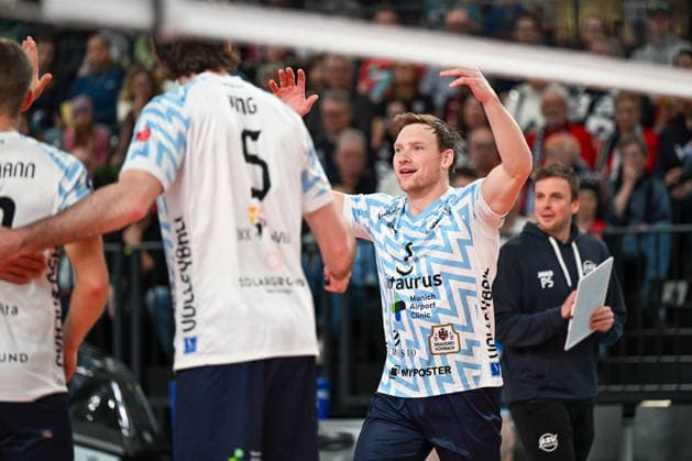 15 03 2026, xdobgx, Volleyball Volleyball Bundesliga VBL, SVG Lüneburg ASV Dachau v l Levi Olson ASV Dachau, 1 jubelt, Teamjubel, celebrates the point, celebration
