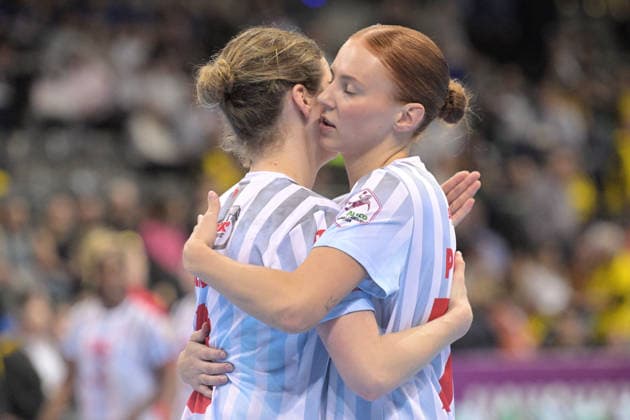 Amelie Berger HSG Bensheim Auerbach, 03 and Jule Polsz HSG Bensheim Auerbach, 71 prepare for the 2nd half HSG Bensheim Auerbach vs BVB Borussia Dortmund Handball, Handball, Women, DHB Pokal Haushahn Final 4, Final, Season 2025 2026, 15 03 2026 HSG Bensheim Auerbach vs BVB Borussia Dortmund Handball, Handball, Women, DHB Pokal Haushahn Final 4, Final, Season 2025 2026, 15 03 2026 Stuttgart Copyright: xEibner-Pressefoto TobiasxBaurx EP_TBR