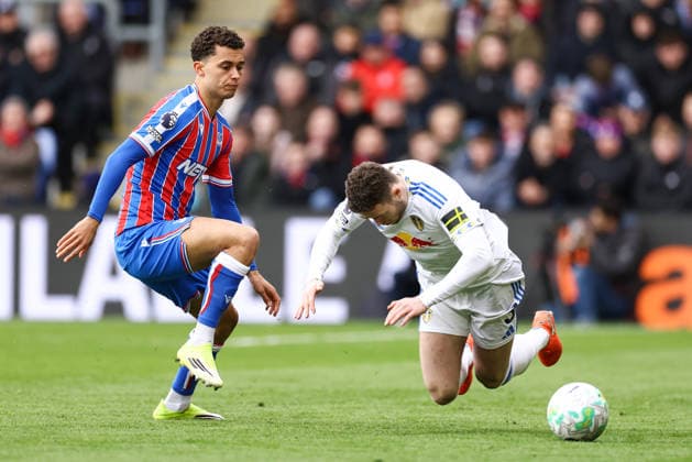 Crystal Palace gegen Leeds United 15. März 2026, London Premier League Fußball Crystal Palace gegen Leeds United Brennan Johnson von Crystal Palace und Gabriel Gudmundsson von Leeds United Foto Jacques Feeney Abseits London UK  Copyright: xJacquesxFeeneyx xOffsidexOffside