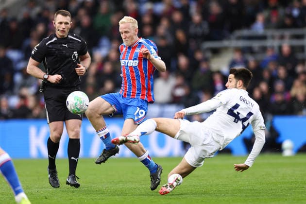 Crystal Palace gegen Leeds United 15. März 2026, London Premier League Fußball Crystal Palace gegen Leeds United Will Hughes von Crystal Palace und Ilia Gruev von Leeds United Foto Jacques Feeney Abseits London UK  Copyright: xJacquesxFeeneyx xOffsidexOffside