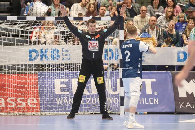 15 03 2026, xgox, Handball Daikin HBL Bergischer HC SC Magdeburg emspor, f l Sergey Hernandez Ferrer Magdeburg, 1 on a seven-meter penalty against Noah Beyer Bergischer HC, 2 Duesseldorf