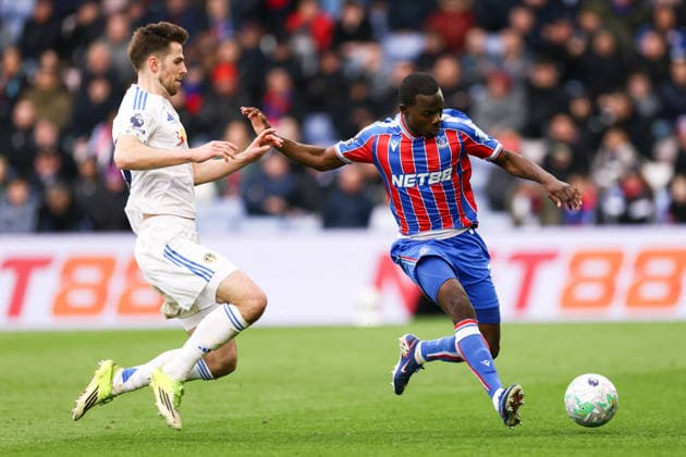 Crystal Palace gegen Leeds United 15. März 2026, London Premier League Fußball Crystal Palace gegen Leeds United Tyrick Mitchell von Crystal Palace und Ilia Gruev von Leeds United Foto Jacques Feeney Abseits London UK  Copyright: xJacquesxFeeneyx xOffsidexOffside