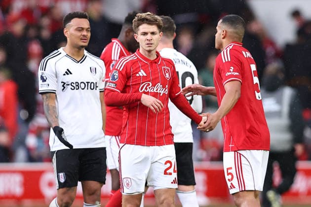Nottingham Forest v Fulham, Premier League James McAtee of Nottingham Forest and Murillo of Nottingham Forest shake hands after the Nottingham Forest v Fulham Premier League match at the City Ground, West Bridgford, England on 15 March 2026 Credit: Ryan Crockett Every Second Media Editorial use only. All images are copyright Every Second Media Limited. No images may be reproduced without prior permission. All rights reserved. Premier League and Football League images are subject to licensing agreements with Football DataCo Limited. see https: www.football-dataco.com Copyright: xIMAGO EveryxSecondxMediax ESM-1859-0054 RyanxCrockettx xEveryxSecondxMediax