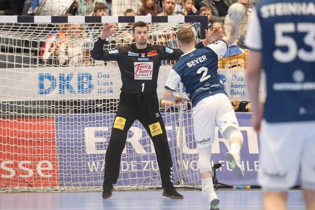 15 03 2026, xgox, Handball Daikin HBL Bergischer HC SC Magdeburg emspor, f l Sergey Hernandez Ferrer Magdeburg, 1 on a seven-meter penalty against Noah Beyer Bergischer HC, 2 Duesseldorf
