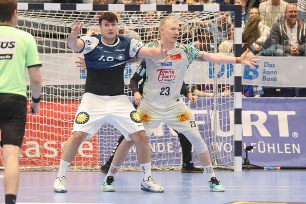 15 03 2026, xgox, Handball Daikin HBL Bergischer HC SC Magdeburg emspor, v l Aron Seesing Bergischer HC, 49 , Magnus Saugstrup Magdeburg, 23 duel, duel, fight, tackle Duesseldorf