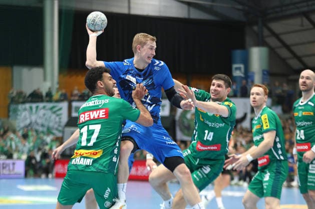 Handball DAIKIN HBL, SC DHfK Leipzig TVB Stuttgart 15 03 2026 Torben Matzken 22, TVB Stuttgart in the pincers of Ahmed Khairi 17, SC DHfK Leipzig and Marko Mamic 14, SC DHfK Leipzig Handball, DAIKIN HBL, 1 Bundesliga, Season 2025 2026, 25 Matchday SC DHfK Leipzig vs TVB Stuttgart on 15 03 2026 at the Quarterback Immobilien Arena Leipzig Copyright: xBEAUTIFULxSPORTS JanxKaeferx