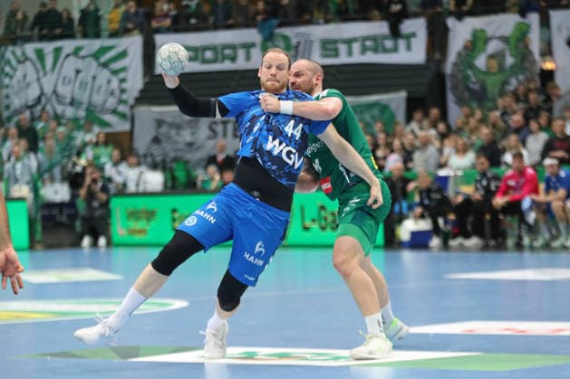 Handball DAIKIN HBL, SC DHfK Leipzig TVB Stuttgart 15 03 2026 Lenny Rubin 44, TVB Stuttgart is grabbed by Moritz Preuss 24, SC DHfK Leipzig Handball, DAIKIN HBL, 1 Bundesliga, Season 2025 2026, 25 Matchday SC DHfK Leipzig vs TVB Stuttgart on 15 03 2026 at the Quarterback Immobilien Arena Leipzig Copyright: xBEAUTIFULxSPORTS JanxKaeferx