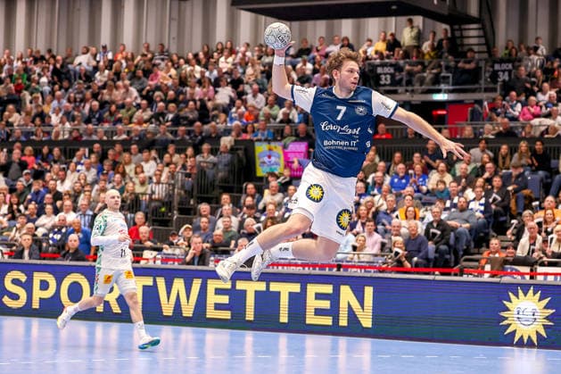 15 03 2026, Handball, HBL, Bergischer HC SC Magdeburg, Mitsubishi Electric HALLE Düsseldorf Lukas Becher BHC 07 throws the ball at the goal North Rhine-Westphalia Germany
