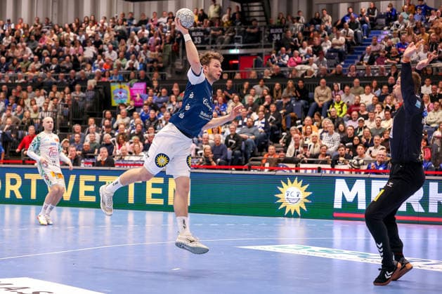 15 03 2026, Handball, HBL, Bergischer HC SC Magdeburg, Mitsubishi Electric HALLE Düsseldorf Lukas Becher BHC 07 throws the ball at the goal Sergey Hernandez SC Magdeburg 01 North Rhine-Westphalia Germany