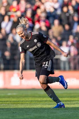 Google Pixel Womens Bundesliga 1 FC Cologne FC Bayern Munich 15 03 2026 Pernille Harder FC Bayern Munich, 21 celebrates after her goal on matchday 20 of the Google Pixel Womens Bundesliga in the match between 1 FC Cologne and FC Bayern Munich on 15 03 2026 at Franz Kremer Stadium in Cologne, Germany Copyright: xBEAUTIFULxSPORTS Meuselx