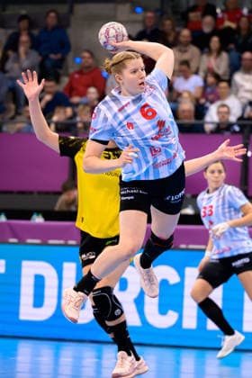 Handball DHB Cup, Final, HSG Bensheim Auerbach Borussia Dortmund Nina Engel Bensheim Stuttgart Porsche Arena Baden Württemberg Germany