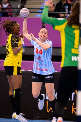Handball DHB Cup, Final, HSG Bensheim Auerbach Borussia Dortmund Mia Ziercke Bensheim , Goalkeeper Sarah Wachter Dortmund Stuttgart Porsche Arena Baden Württemberg Germany