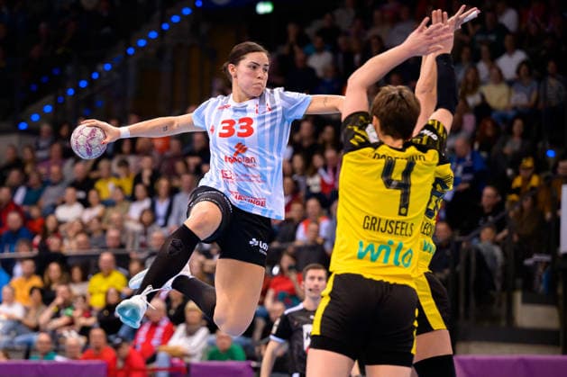 Handball DHB Cup, Final, HSG Bensheim Auerbach Borussia Dortmund Lucie Marie Kretzschmar Bensheim , Alina Grijseels Dortmund Stuttgart Porsche Arena Baden Württemberg Germany