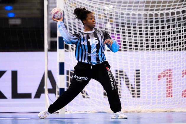 Handball DHB Cup, Final, HSG Bensheim Auerbach Borussia Dortmund Goalkeeper Vanessa Fehr Bensheim Stuttgart Porsche Arena Baden Württemberg Germany