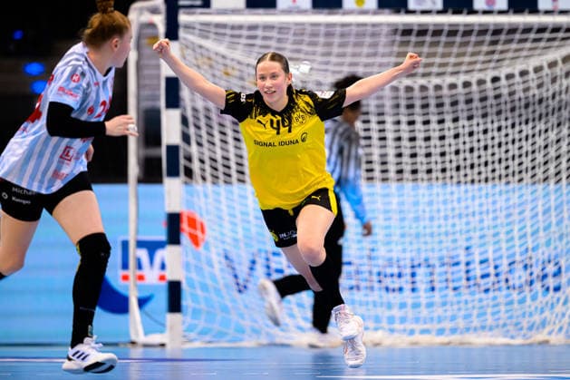 Handball DHB Pokal, Final, HSG Bensheim Auerbach Borussia Dortmund Lara Egeling Dortmund Jubel Freude Emotion Torjubel Torschuetze Torschütze Stuttgart Porsche Arena Baden Württemberg Germany