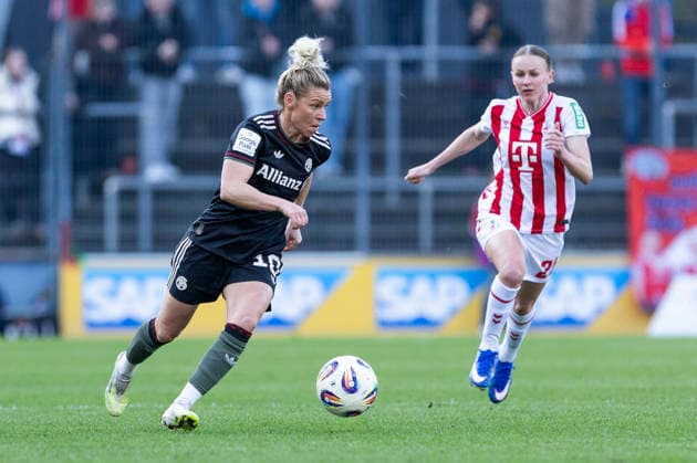 Google Pixel Womens Bundesliga 1 FC Köln FC Bayern München 15 03 2026 Linda Dallmann FC Bayern München, 10 , Laura Donhauser 1 FC Köln, 25 on matchday 20 of the Google Pixel Womens Bundesliga in the match between 1 FC Köln and FC Bayern München on 15 03 2026 at Franz Kremer Stadion in Cologne, Germany Copyright: xBEAUTIFULxSPORTS Meuselx